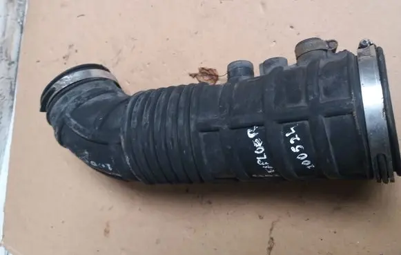 Ford Explorer Air intake duct part