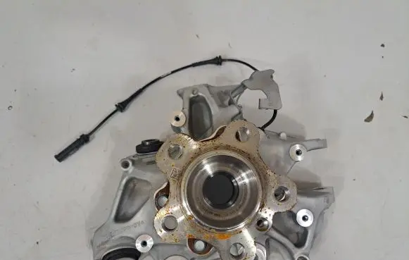 BMW i4 Rear wheel hub 6893272 6892609