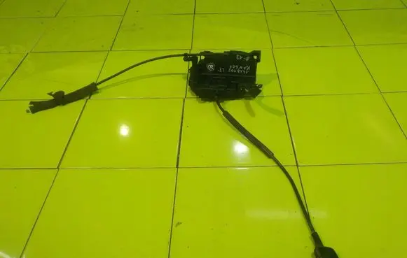Renault Kangoo II Front door lock 