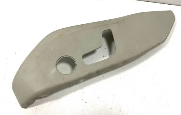 Volvo XC90 Front door seat control surround trim 39831630 39831631