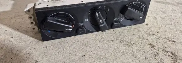 Mitsubishi Space Star Climate control unit Mr262492 E32VTB384