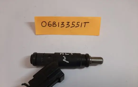 Audi A4 S4 B6 8E 8H Fuel injector 06B133551T