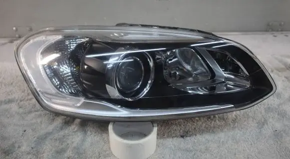 Volvo XC60 Headlight/headlamp 31420250 89908950 89907083