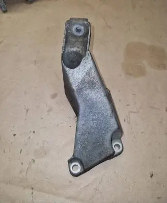 Audi A6 S6 C5 4B Engine mounting bracket 8E0199307A