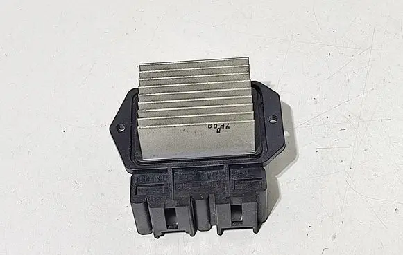Toyota Prius (XW20) Heater blower fan relay 8716547020 4993001200