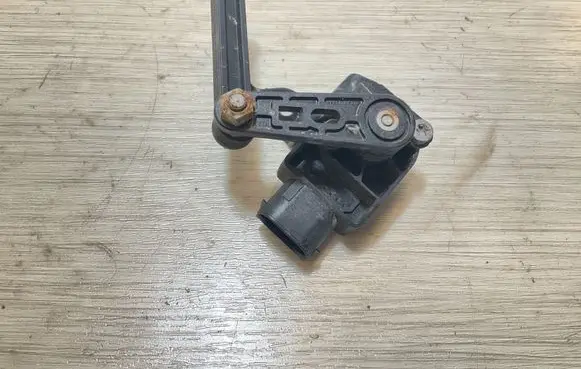 BMW 1 F40 Headlight/headlamp level sensor 6870000 069