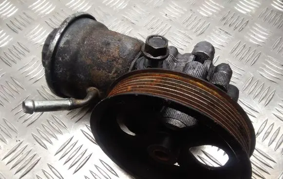 Toyota Avensis T250 Power steering pump