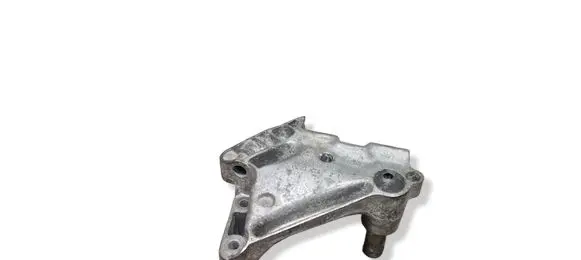 Volkswagen PASSAT B8 Engine mounting bracket 04L199207