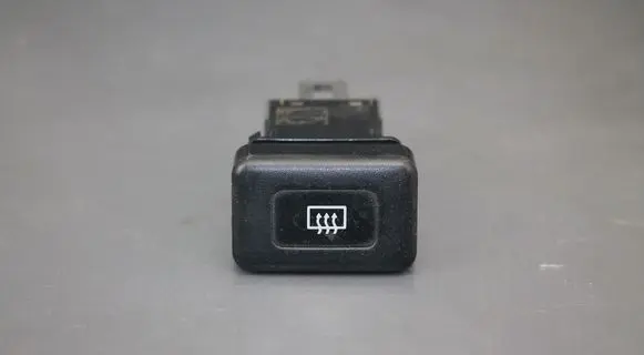 Nissan Almera Windscreen/window heater switch