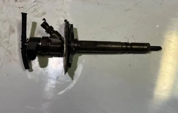 Audi A8 S8 D2 4D Fuel injector 057130276G 0445110066