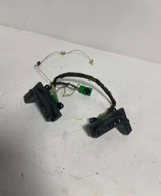 Volvo V70 Steering wheel buttons/switches 8691658 8691650