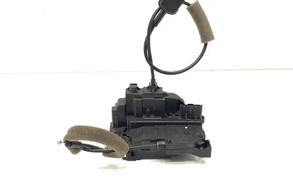 Opel Movano B Front door lock 805022622R