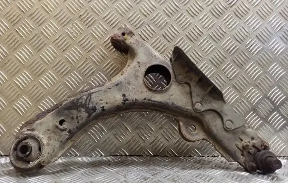 Volkswagen PASSAT B4 Front lower control arm/wishbone 357407158