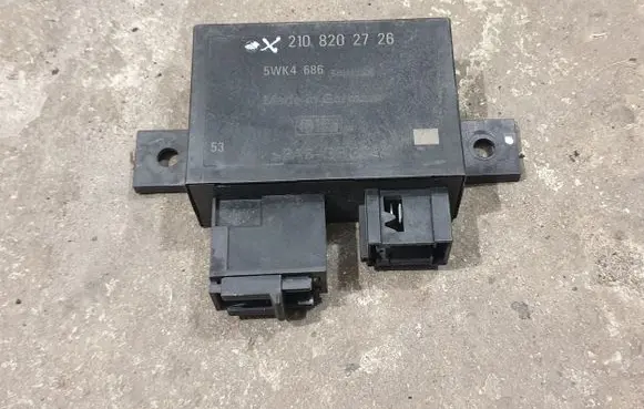 Mercedes-Benz E W210 Door central lock control unit/module 2108202726