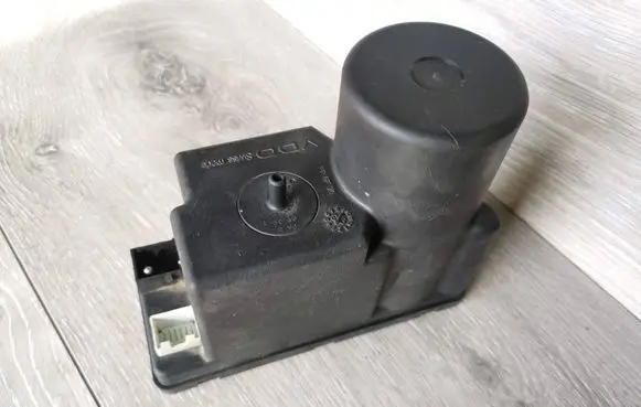 Audi 80 90 S2 B4 Central locking vacuum pump 4A0862257A