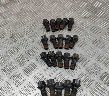 Mercedes-Benz CLA C117 X117 W117 Nuts/bolts A0009901707