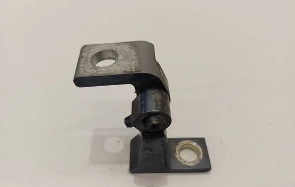 Volkswagen PASSAT B8 Front door upper hinge 8X0831404E