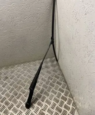 Mercedes-Benz ML W163 Front wiper blade arm