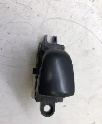 Nissan Qashqai Electric window control switch