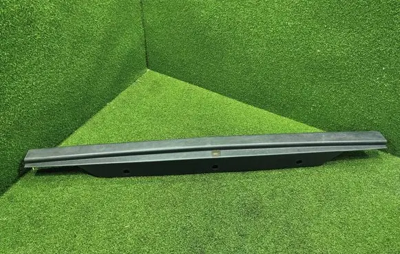 Mitsubishi Pajero Other trunk/boot trim element MR402199 402199