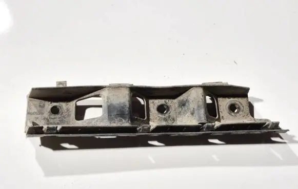 Volkswagen PASSAT B6 Front bumper mounting bracket 3c0807184