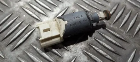 Renault Megane II Brake pedal sensor switch 8200168238b