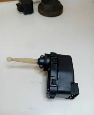BMW 5 E39 Headlight level adjustment motor 0307851327
