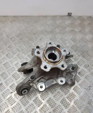 BMW 3 G20 G21 Rear wheel hub 6898482