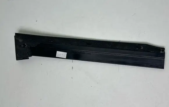Ford Mustang VI Front door glass trim molding FR3B6302564