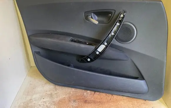BMW 1 E81 E87 Front door card panel trim 7133297 10628510