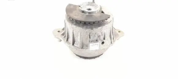 Mercedes-Benz C W205 Engine mount bracket 2052400200 A2052400200