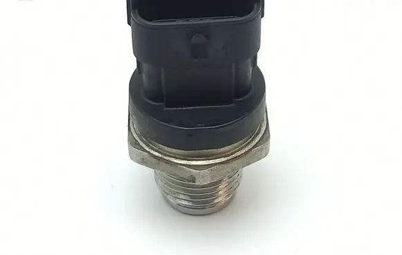 Hyundai i40 Fuel pressure regulator 0281002863 10090425852