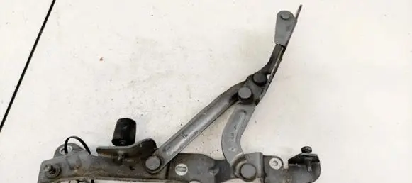 Chrysler Sebring (ST-22 - JR) Tailgate/trunk/boot hinge 05074539AB