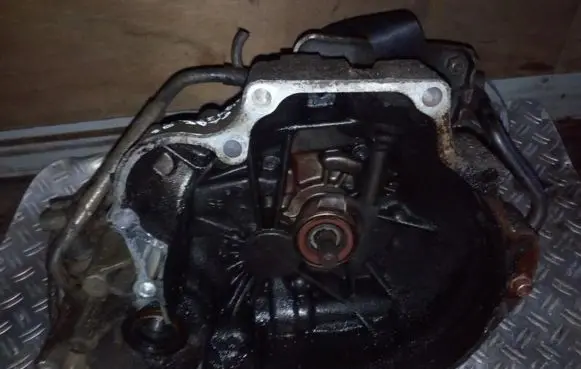 Nissan Almera Manual 5 speed gearbox 57j