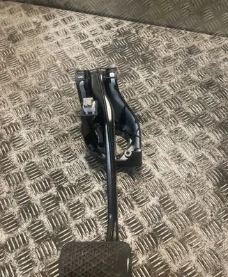 Mercedes-Benz C W204 Brake pedal 204292024 A204292024