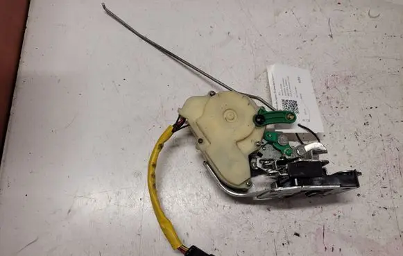 KIA Sorento Front door lock 060705