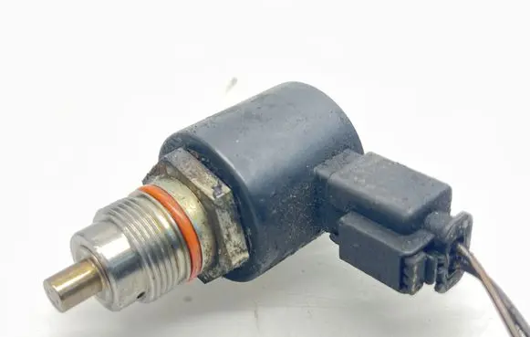 Mercedes-Benz C W204 Fuel pressure regulator 9307Z515A