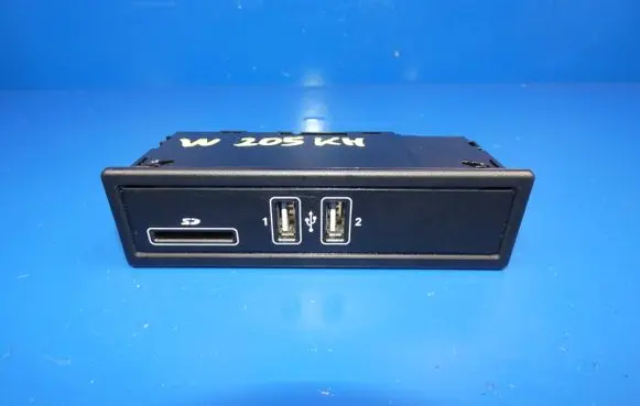 Mercedes-Benz C W205 USB socket connector A2058200226 270315
