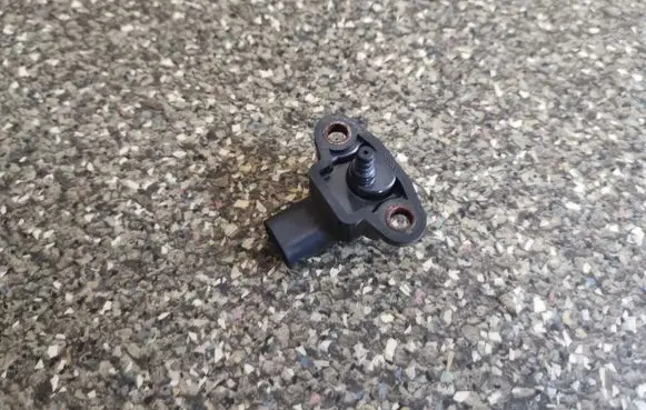 Mercedes-Benz E W211 Air pressure sensor A0051535028
