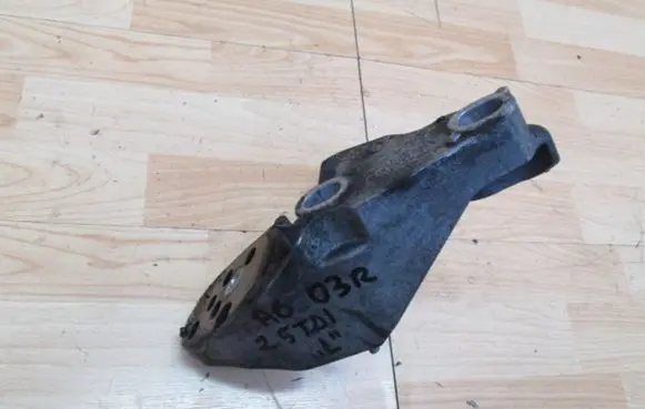 Audi A6 C7 Engine mounting bracket