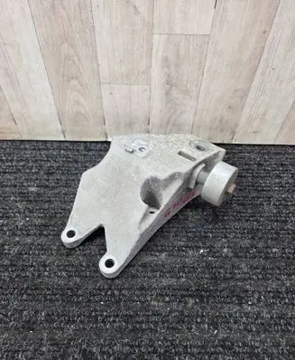 BMW 5 G30 G31 G38 Engine mounting bracket 6864593 18574710 6861563