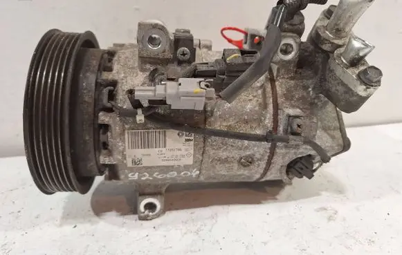 Renault Clio IV Air conditioning (A/C) compressor (pump) 926004990R