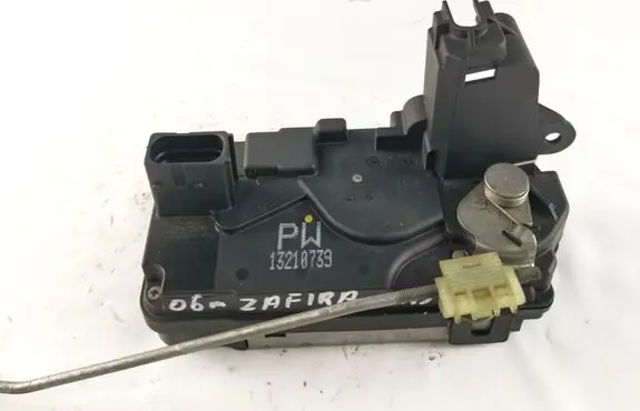 Opel Zafira B Rear door lock 13210739