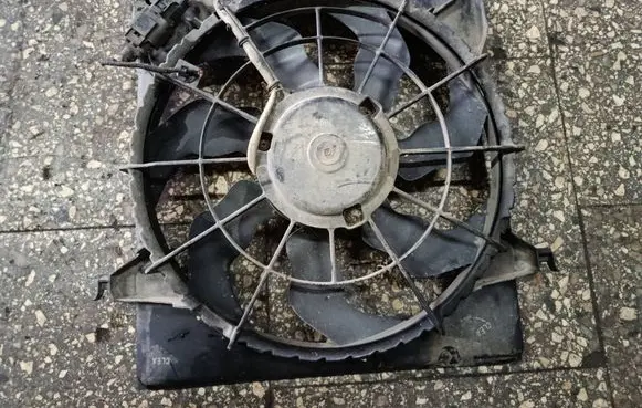 KIA Ceed Radiator cooling fan shroud