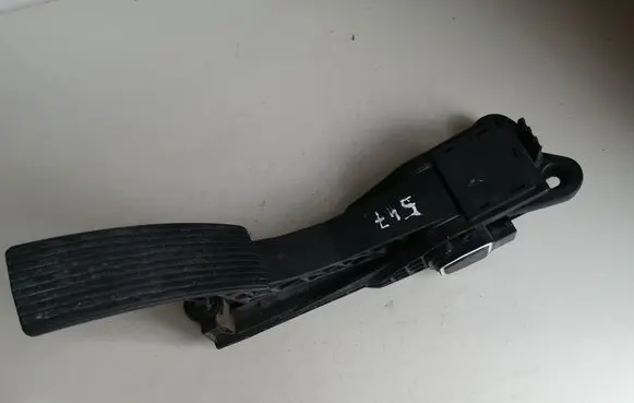 Mercedes-Benz ML W164 Accelerator throttle pedal A1643000104