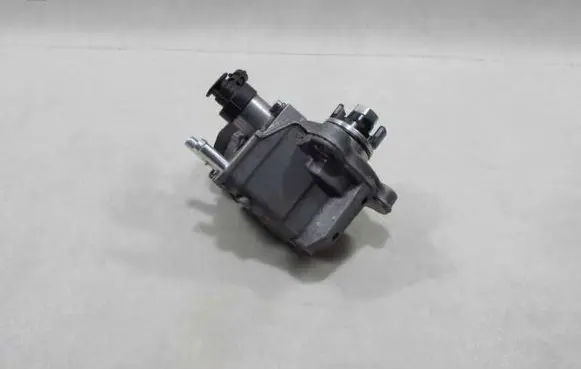 Iveco Daily 6th gen Fuel injection high pressure pump 0445010586 5801572470 47986