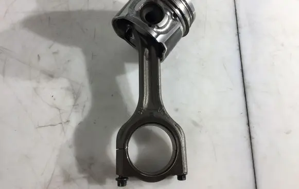 Ford Connect Piston with connecting rod 75L101