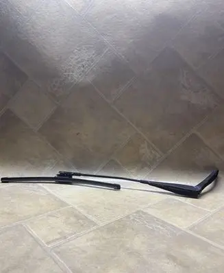 Opel Astra H Front wiper blade arm 13111220