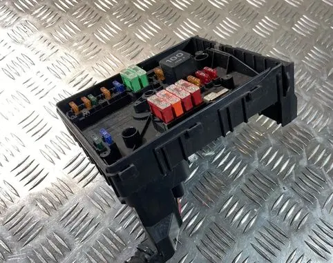 Audi A3 S3 A3 Sportback 8P Fuse module 1K0937125A