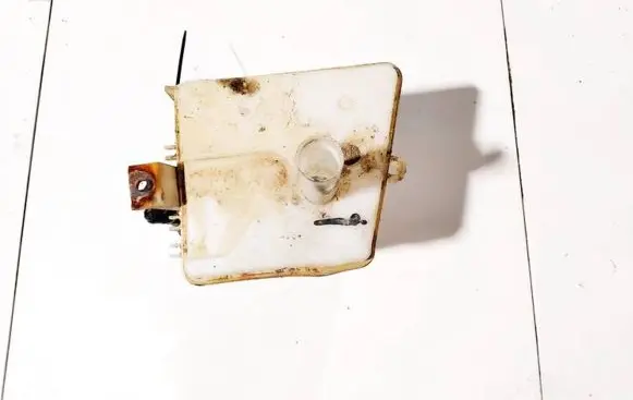 Nissan Primera Windshield washer fluid reservoir/tank 289102f710 28910-2f710